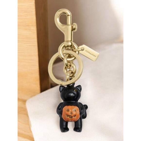 NWT Coach CW480 Limited Edition Halloween Cat Bag Charm Keychain - Picture 1 of 4